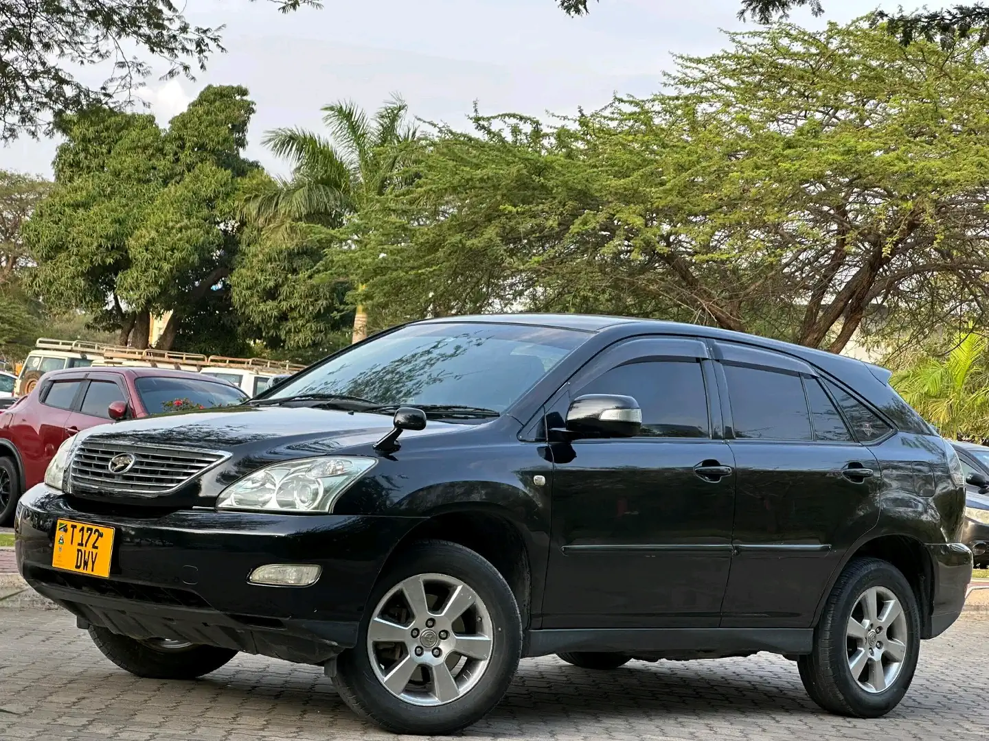 Toyota Harrier 2006 Black SUV (DWY Reg) thumbnail 2