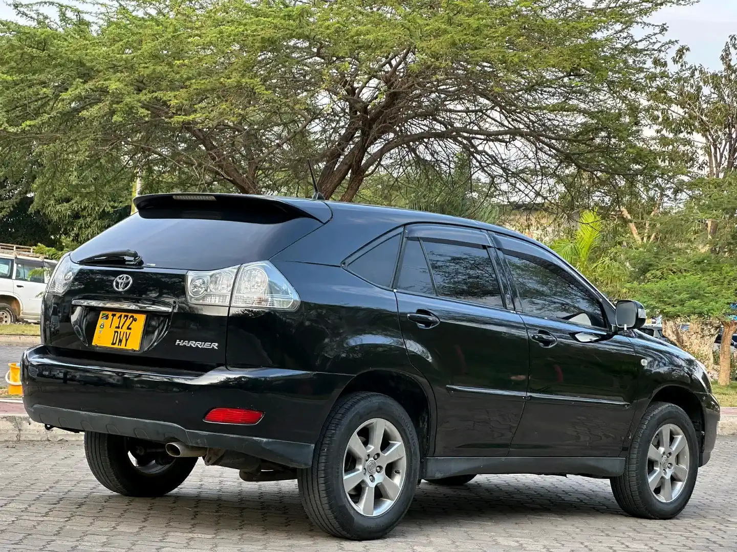 Toyota Harrier 2006 Black SUV (DWY Reg) thumbnail 3