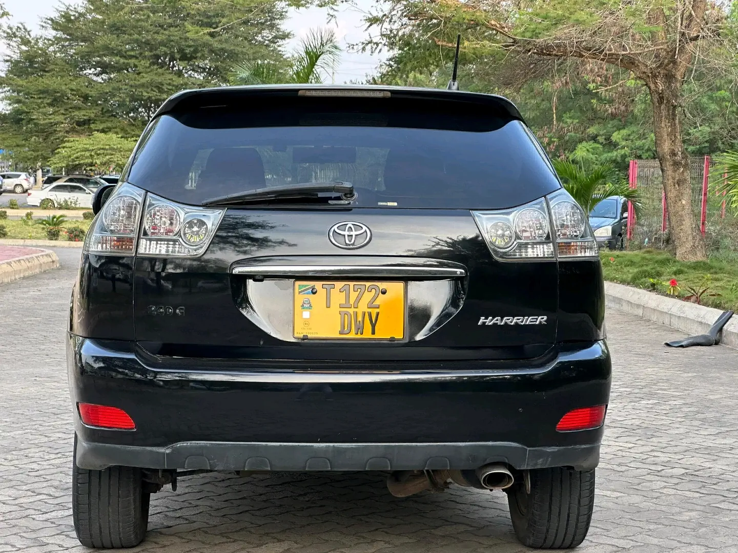 Toyota Harrier 2006 Black SUV (DWY Reg) thumbnail 4