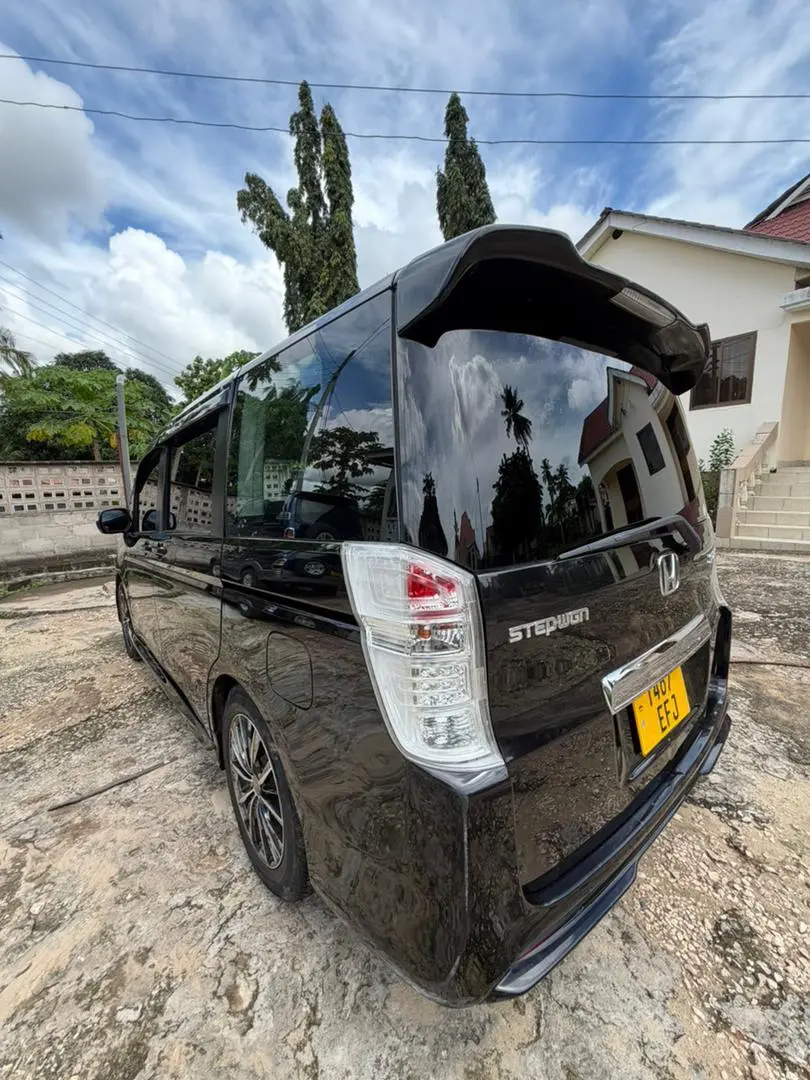 Honda Stepwgn Spada (EFJ) thumbnail 4