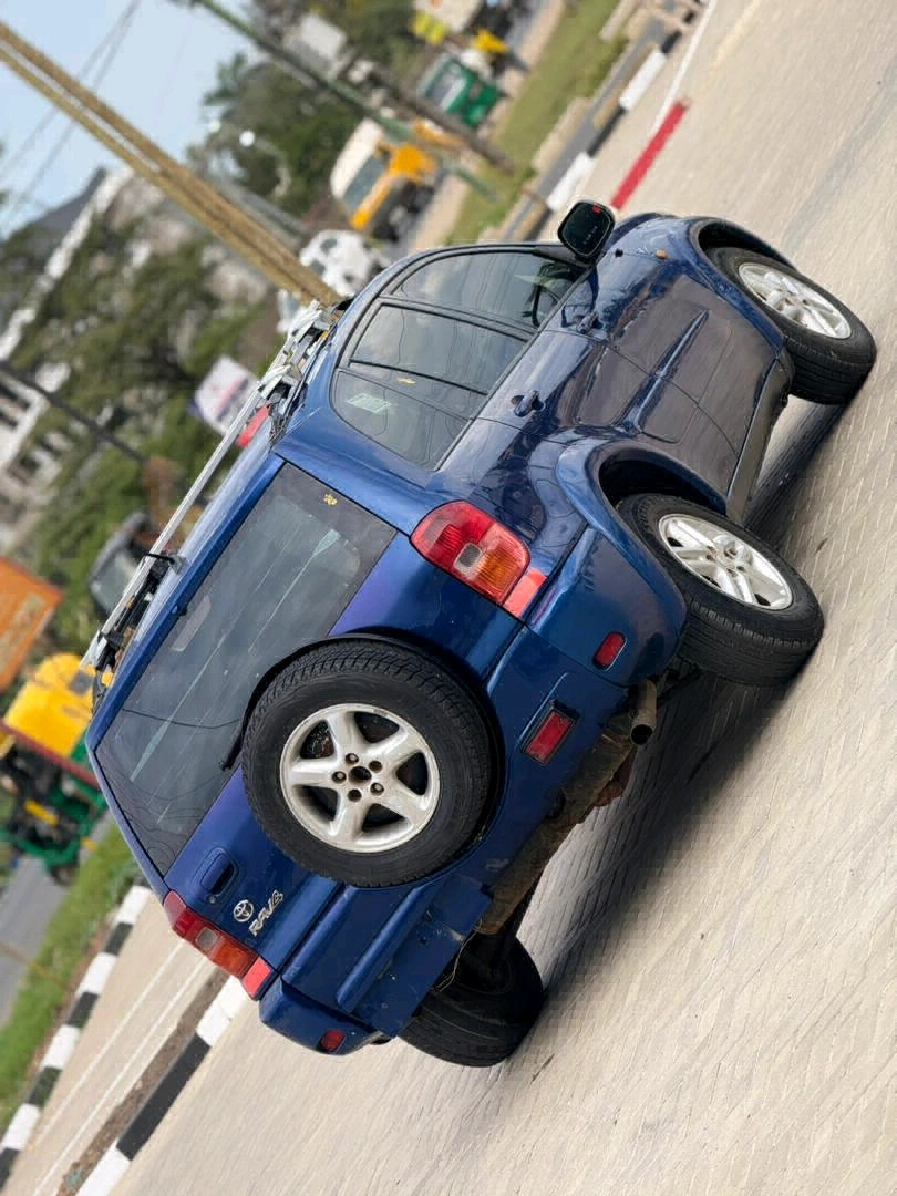 Used Blue Toyota RAV4 SUV 1990 CC thumbnail 2