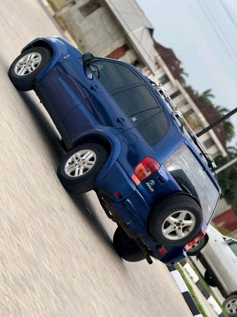 Used Blue Toyota RAV4 SUV 1990 CC thumbnail 3