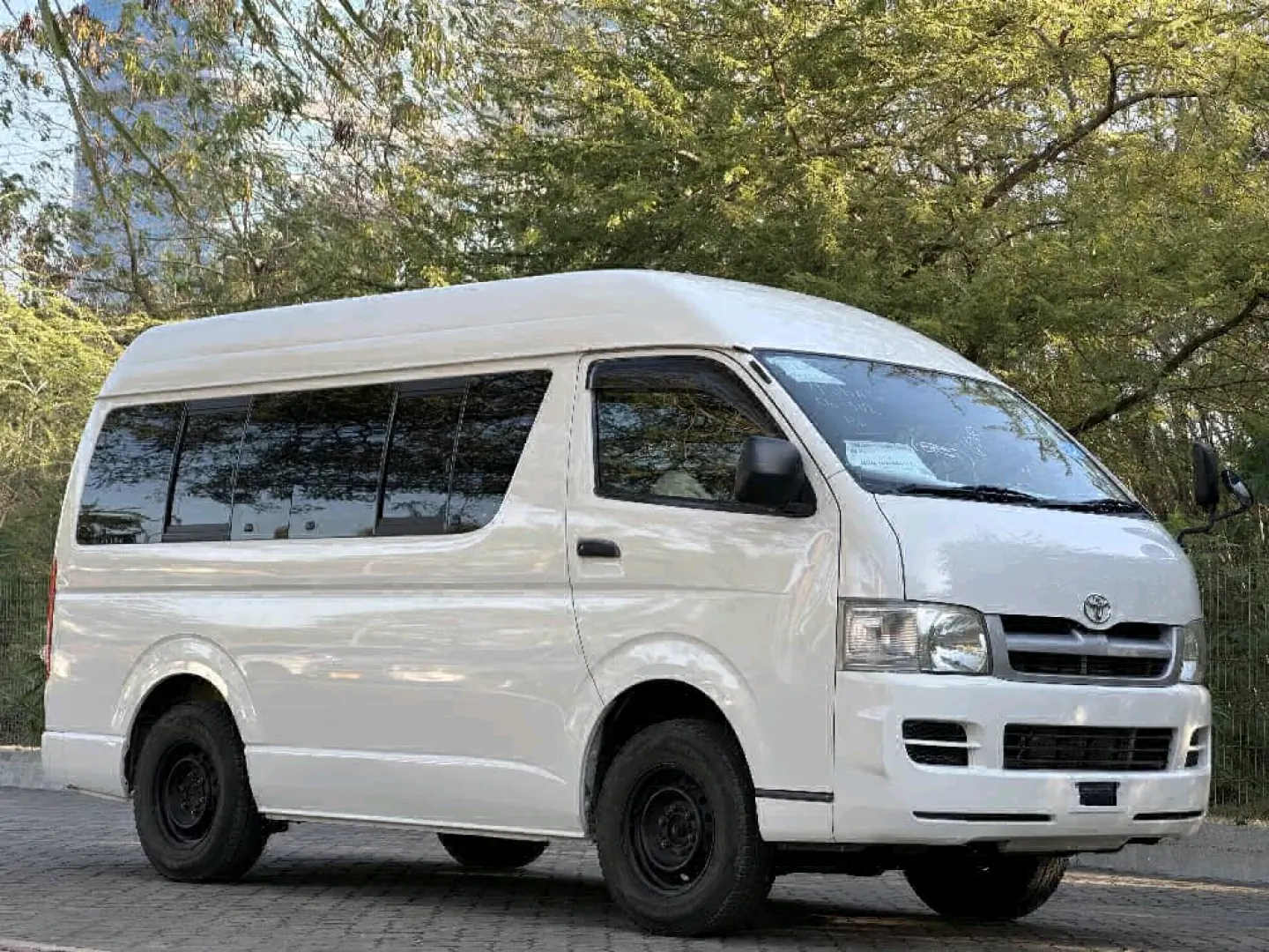 2006 Toyota Hiace Van 2700cc Automatic thumbnail 2