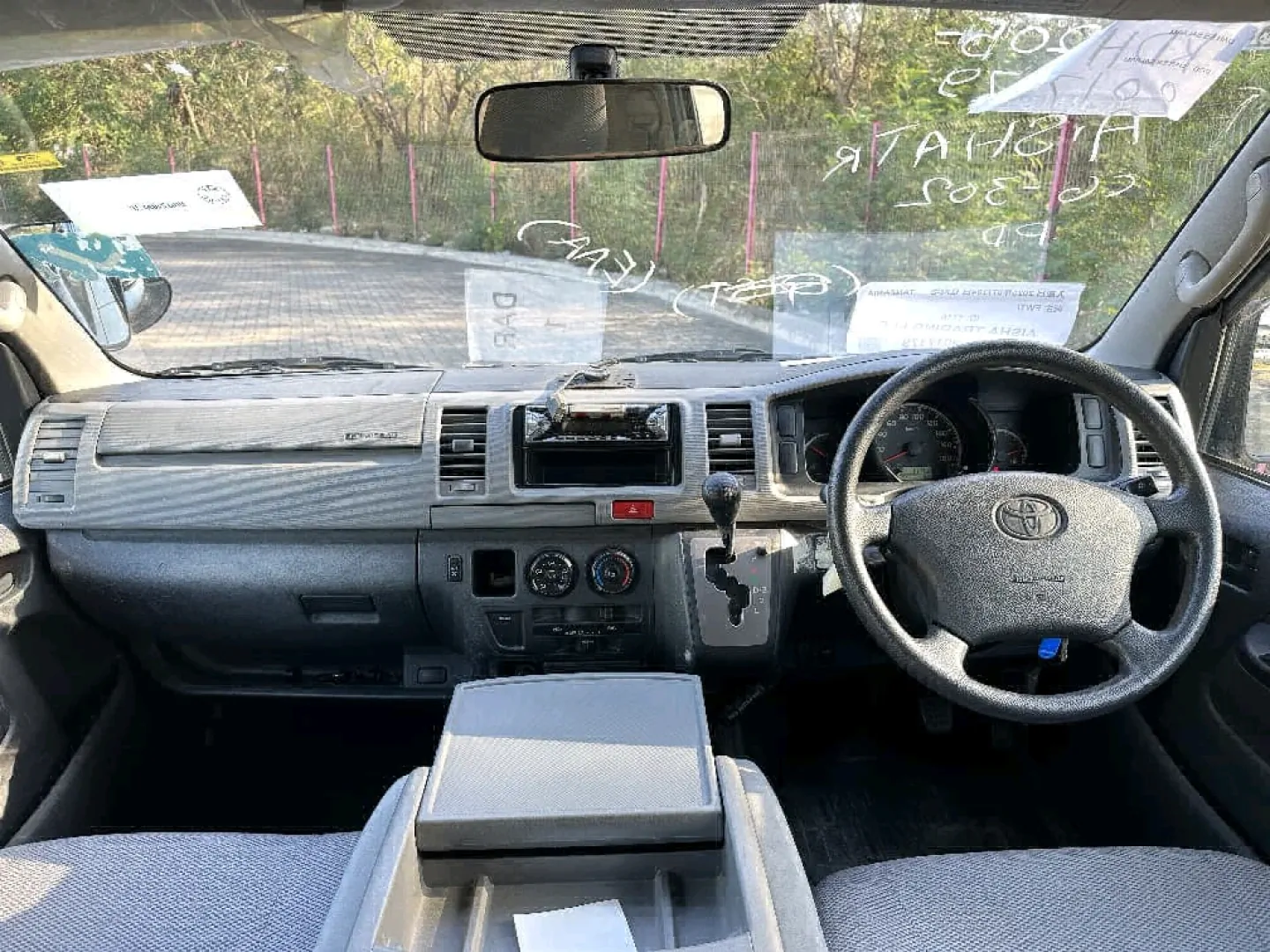 2006 Toyota Hiace Van 2700cc Automatic thumbnail 8