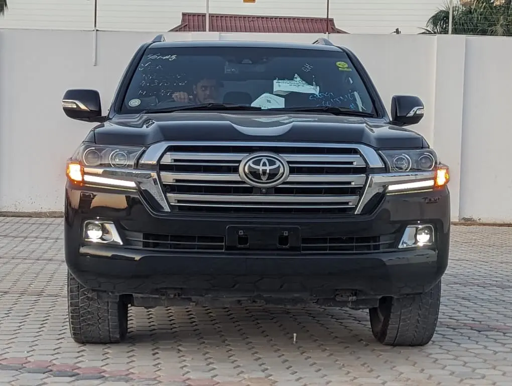 Toyota Land Cruiser 200 ZX V8 2016