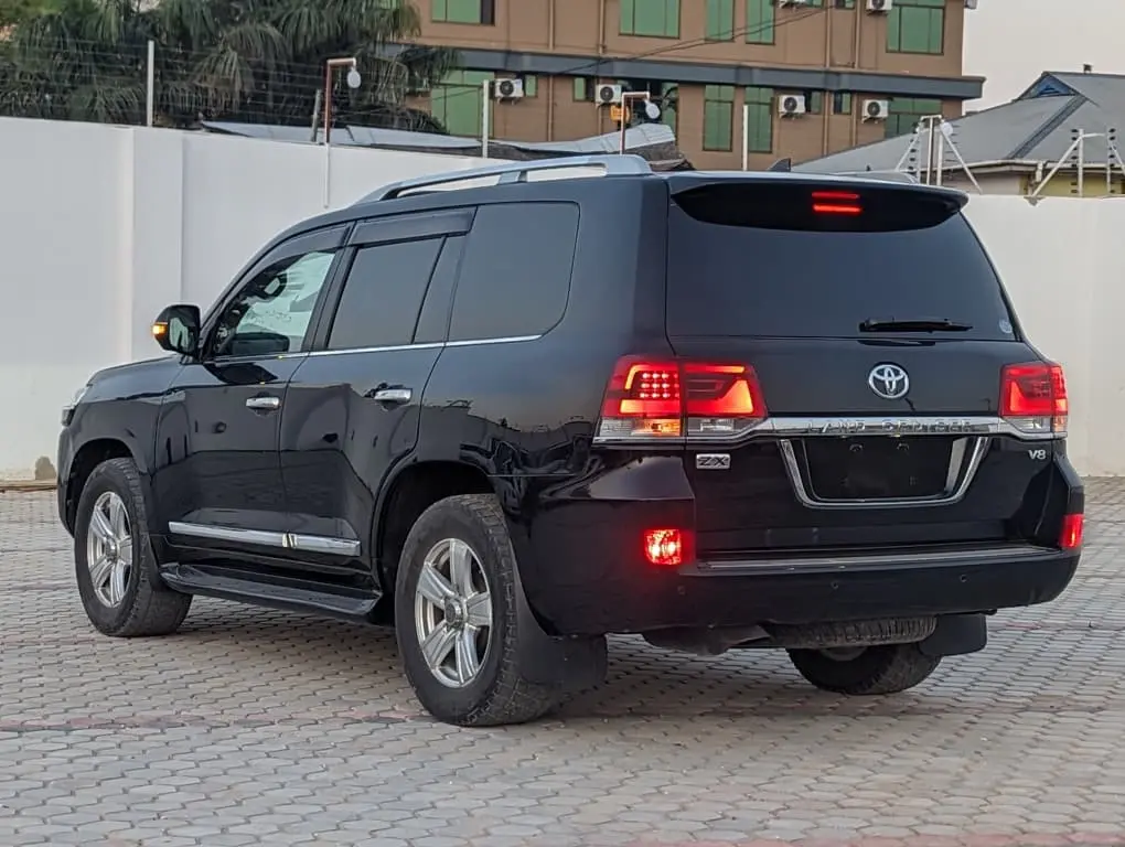 Toyota Land Cruiser 200 ZX V8 2016 thumbnail 2