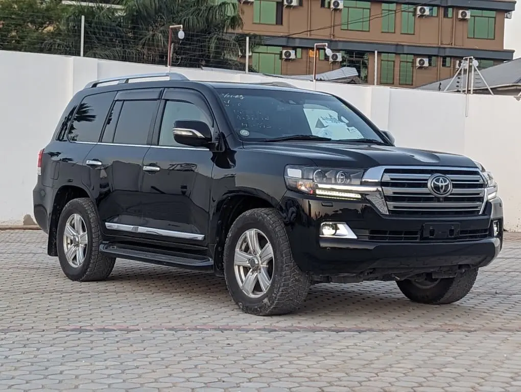 Toyota Land Cruiser 200 ZX V8 2016 thumbnail 3