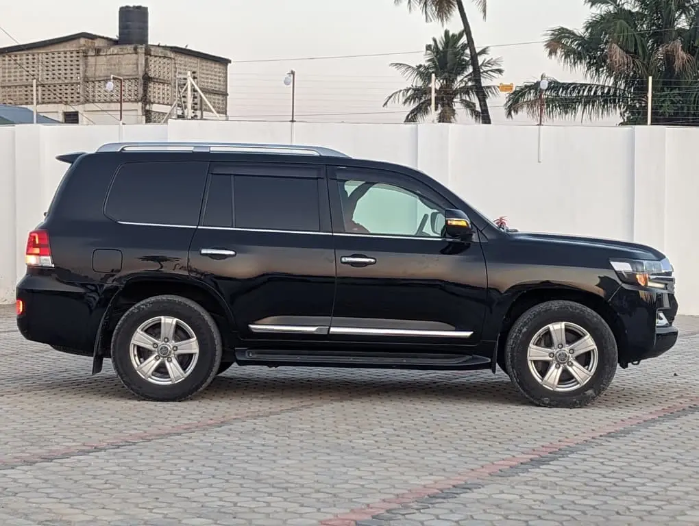 Toyota Land Cruiser 200 ZX V8 2016 thumbnail 6