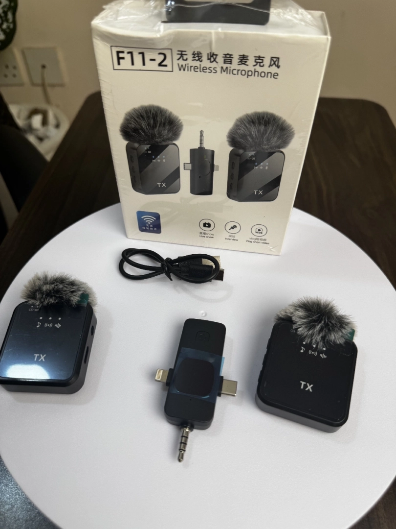 F11-2 Dual Wireless Microphone System thumbnail 3