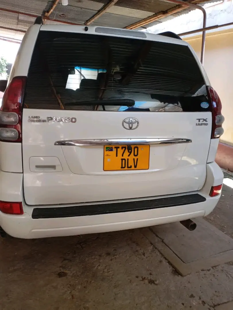 Toyota Land Cruiser Prado 120 (2005) Petrol Auto thumbnail 4