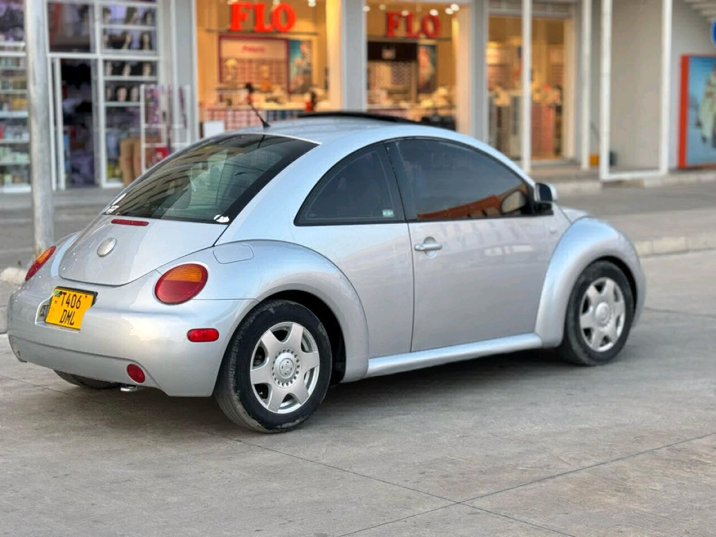Volkswagen Beetle Qali Sana For Sale (Silver, Automatic) thumbnail 5