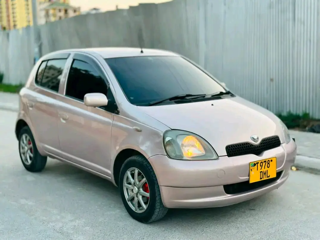 Toyota Vitz 2003 thumbnail 2
