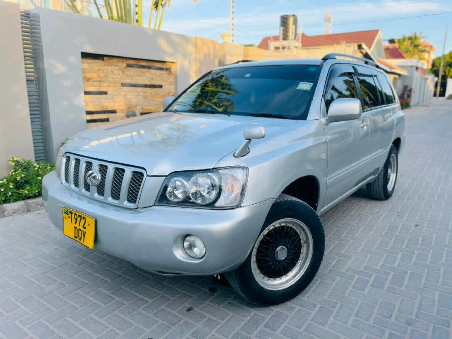Toyota Kluger SUV 2001 thumbnail 2