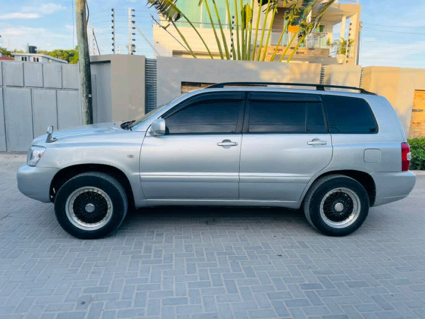 Toyota Kluger SUV 2001 thumbnail 6
