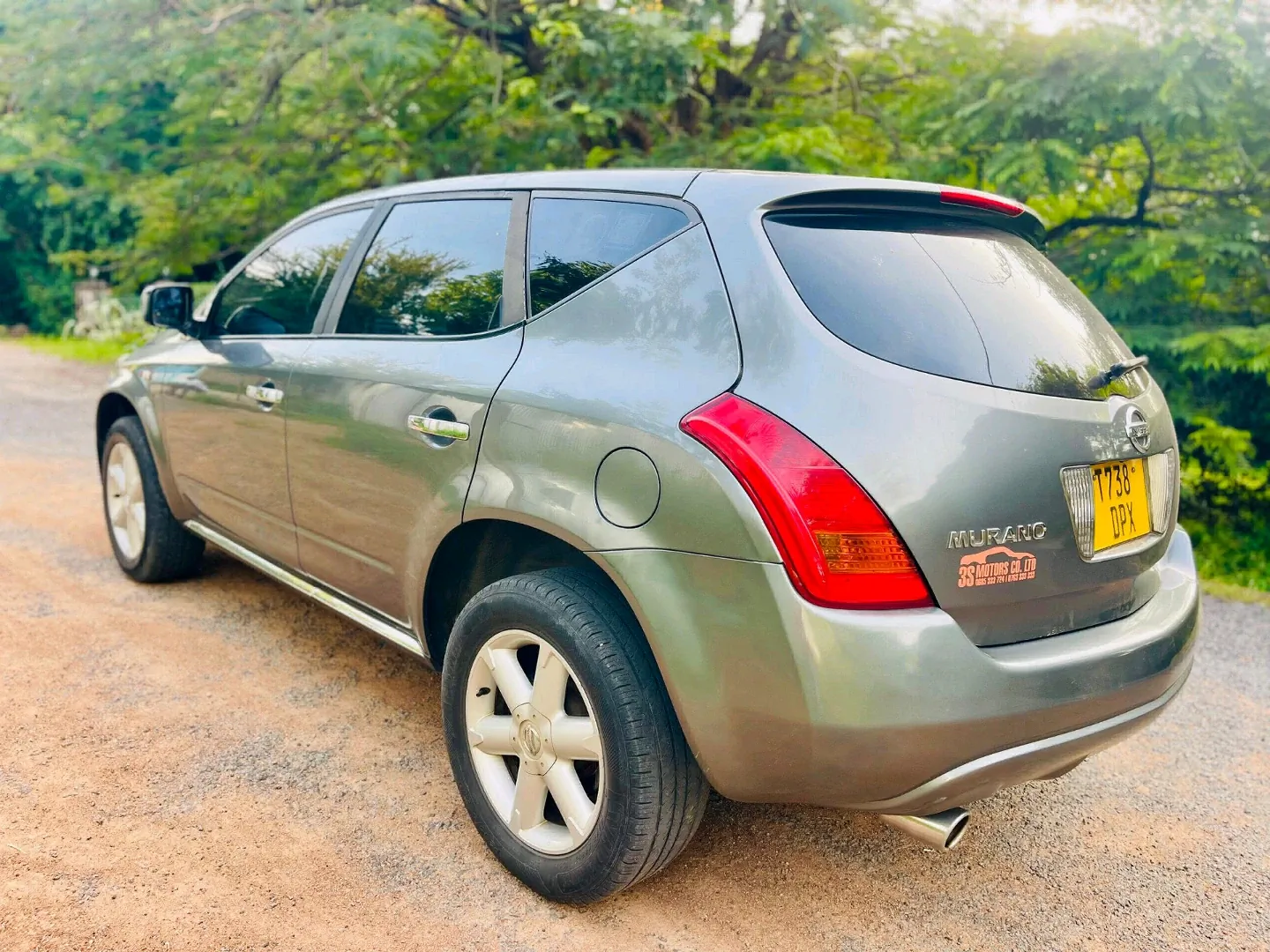 Nissan Murano Grey Sedan for Sale thumbnail 4