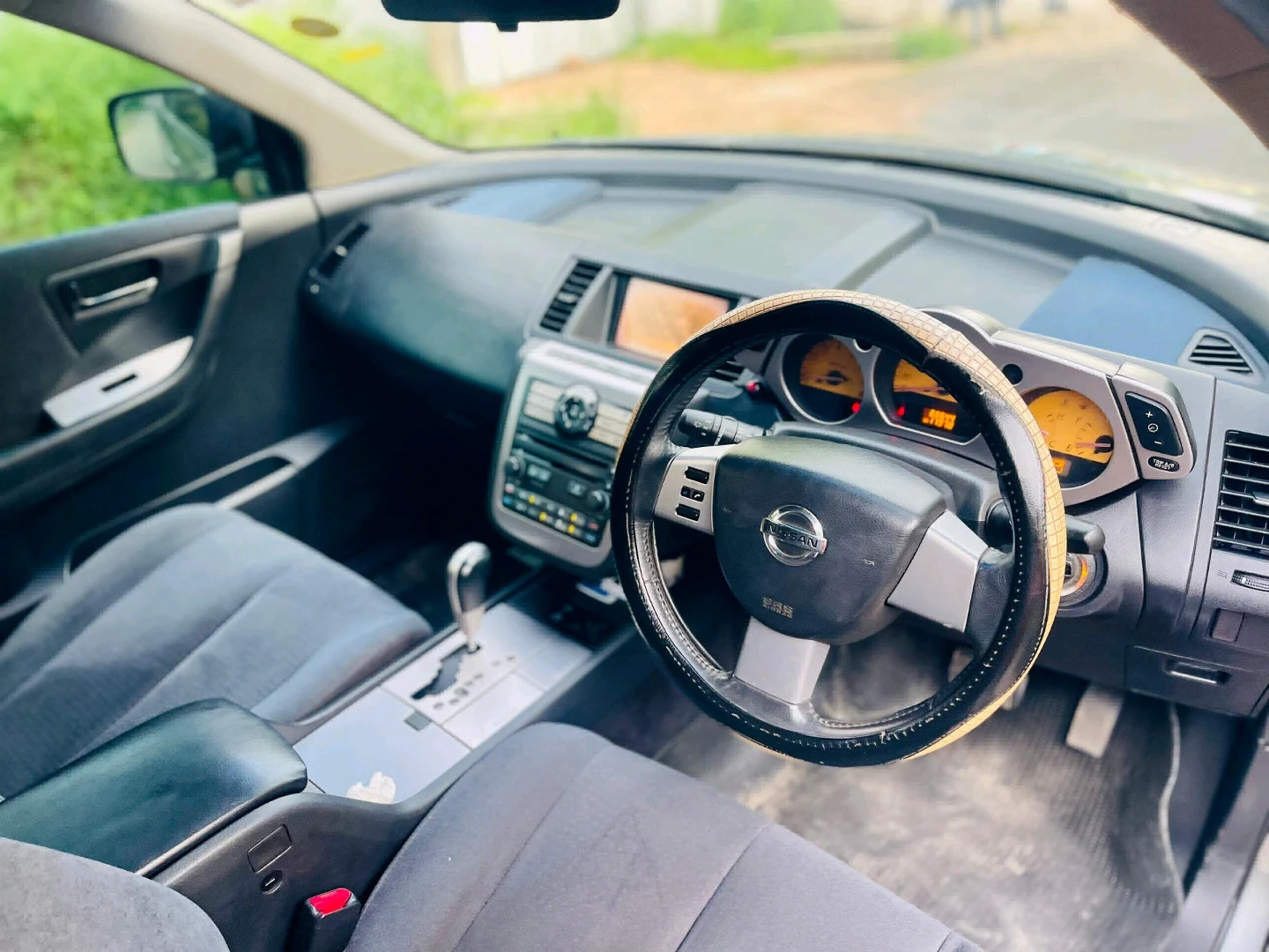 Nissan Murano Grey Sedan for Sale thumbnail 6