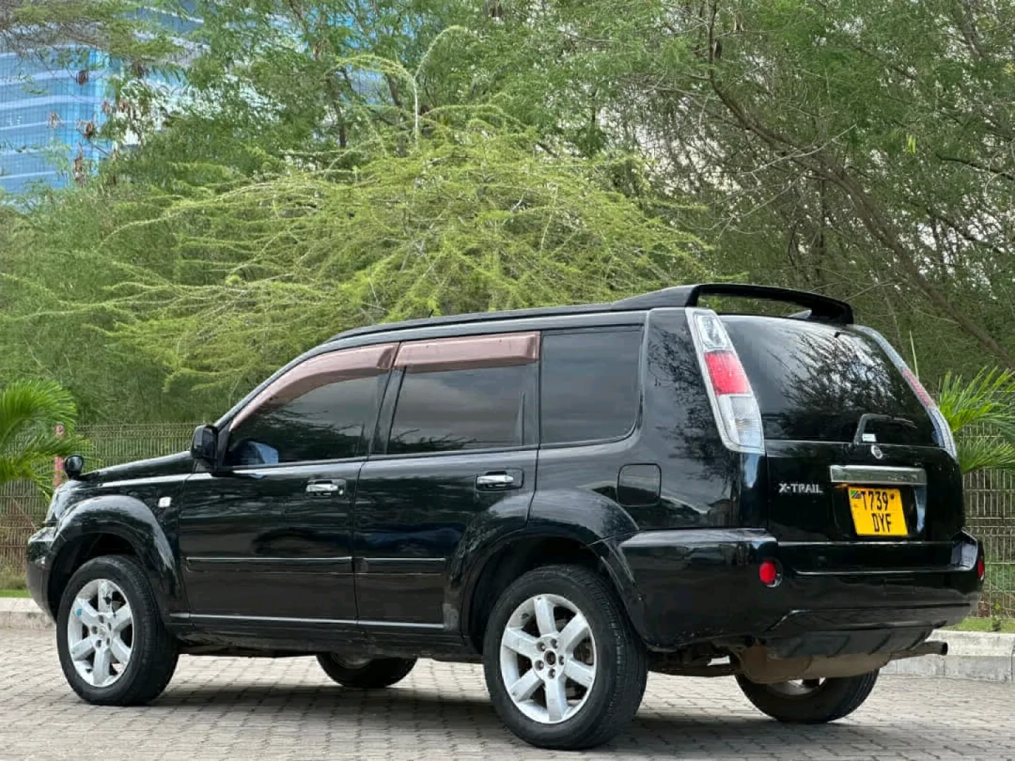 Used 2006 Black Nissan X-Trail SUV (DYF) thumbnail 2
