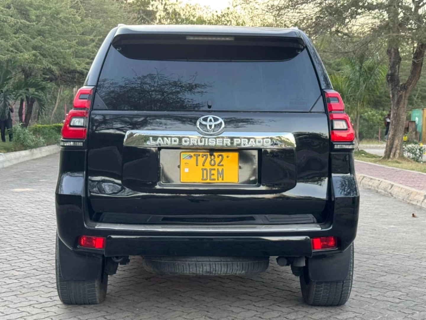 Toyota Land Cruiser Prado 150 (2018) thumbnail 3
