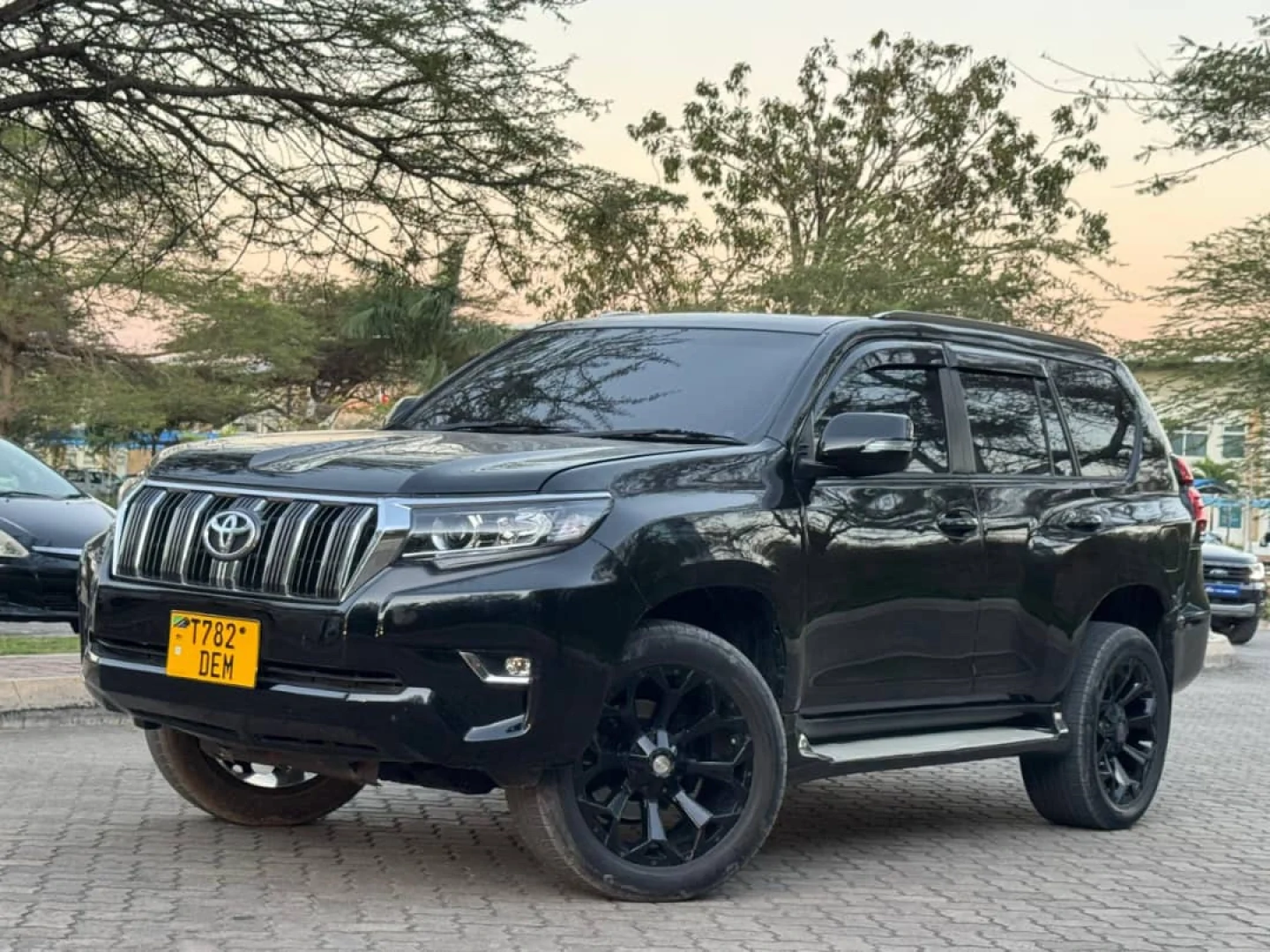 Toyota Land Cruiser Prado 150 (2018) thumbnail 7