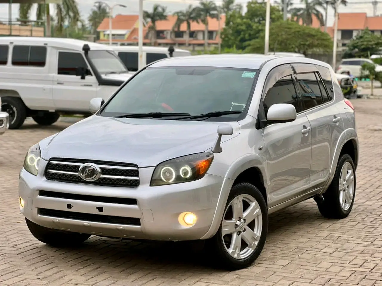 Toyota RAV4 2006 Silver thumbnail 2
