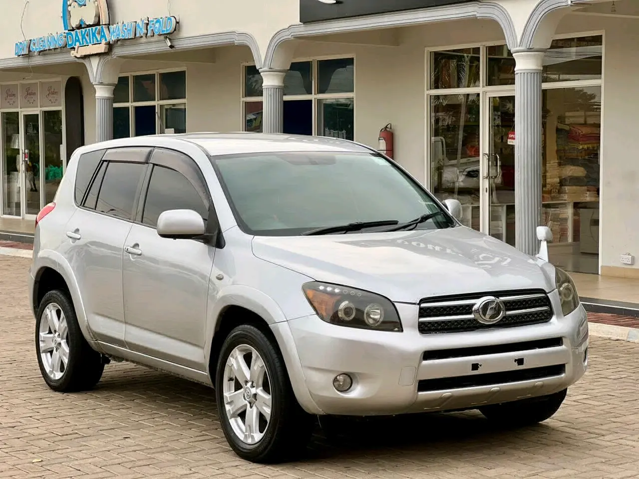 Toyota RAV4 2006 Silver thumbnail 4