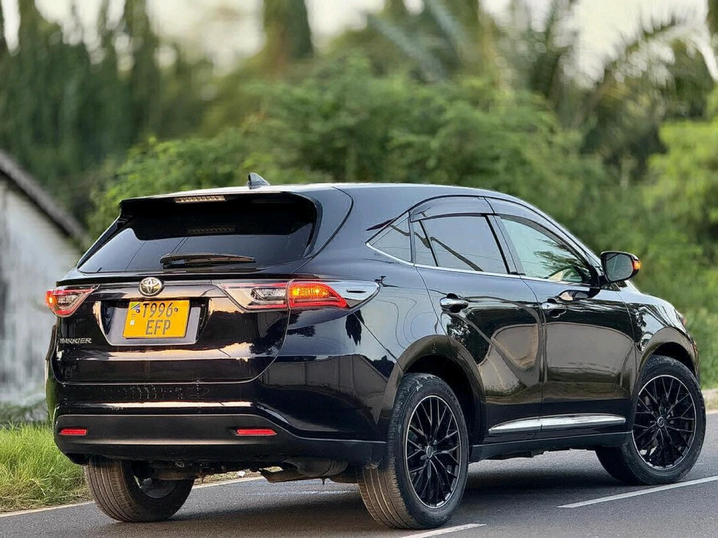 Black Toyota Harrier 2016 Model (1990cc) thumbnail 3