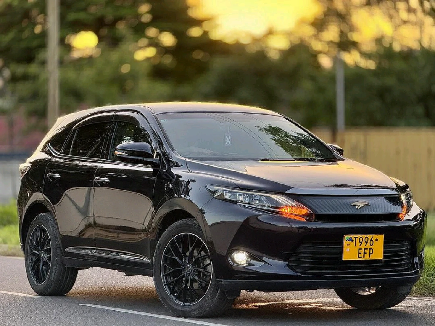 Black Toyota Harrier 2016 Model (1990cc) thumbnail 5
