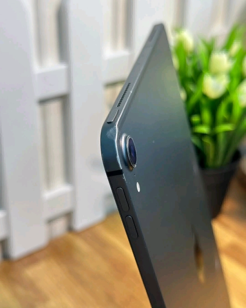 Apple iPad Pro 11-inch (2018) 512GB Tablet thumbnail 2