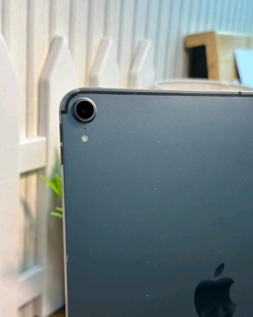 Apple iPad Pro 11-inch (2018) 512GB Tablet thumbnail 7