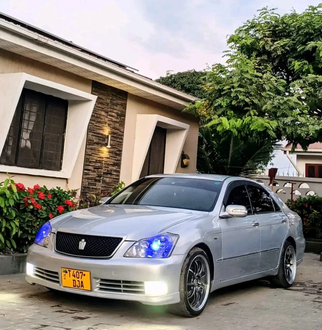 Toyota Crown Athlete Sedan Silver T407DJA