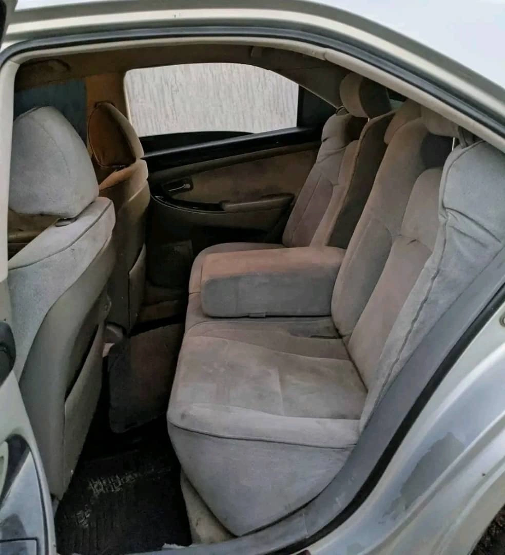 Toyota Crown Athlete Sedan Silver T407DJA thumbnail 4