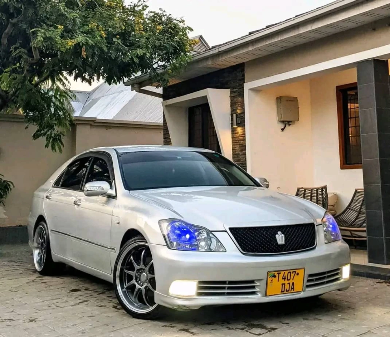 Toyota Crown Athlete Sedan Silver T407DJA thumbnail 7