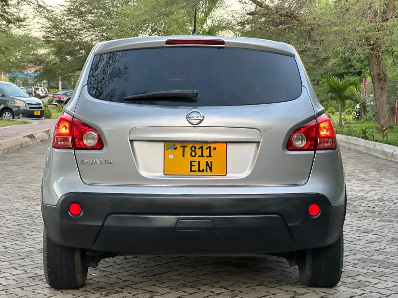 Nissan Dualis 2010 Silver thumbnail 2