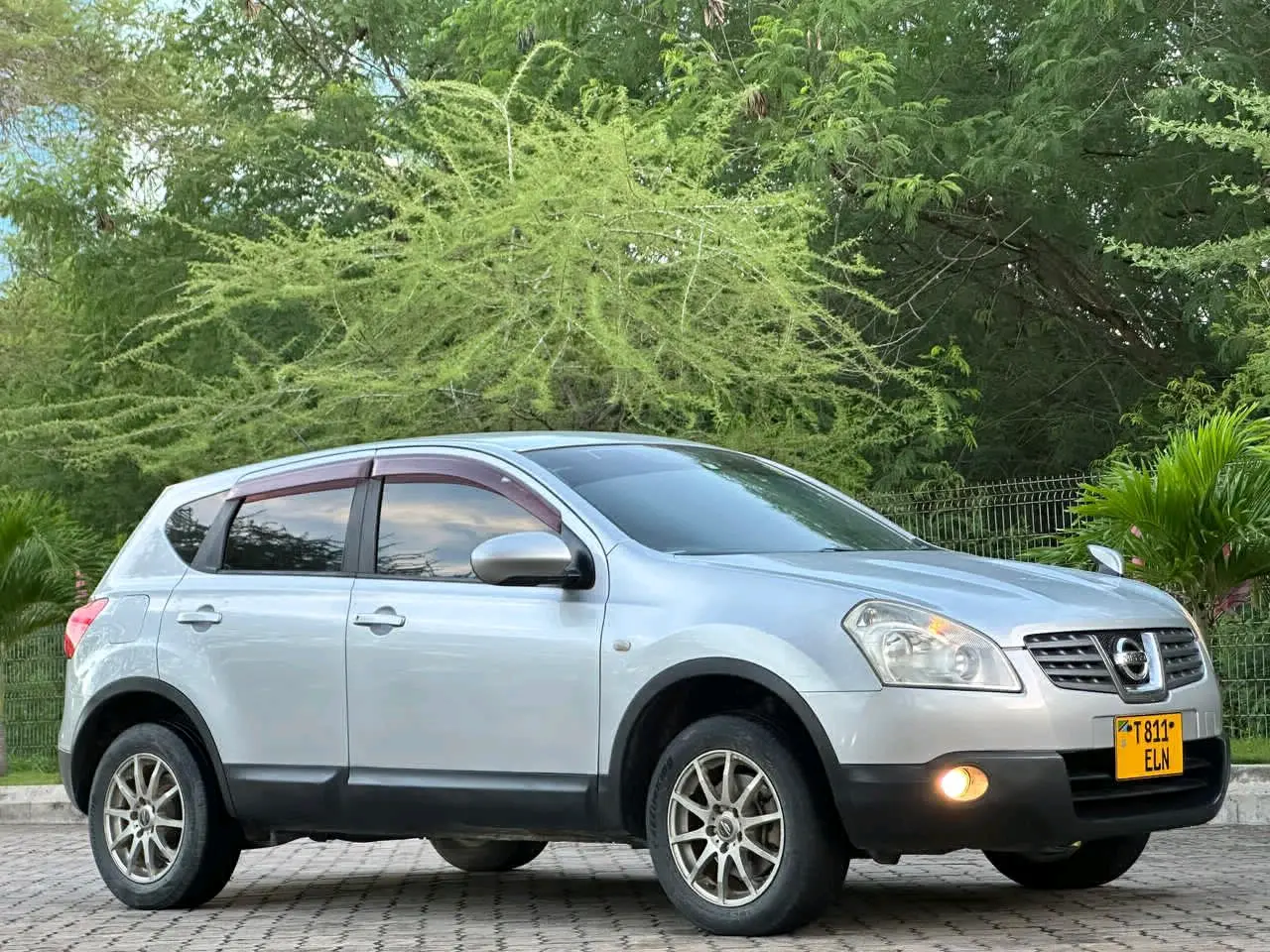Nissan Dualis 2010 Silver thumbnail 5