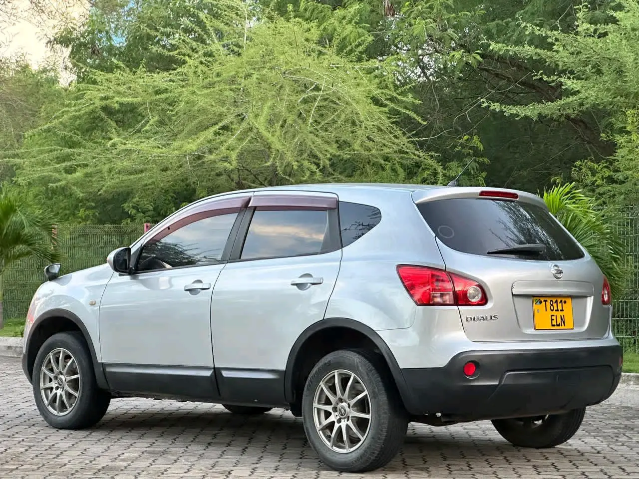 Nissan Dualis 2010 Silver thumbnail 6
