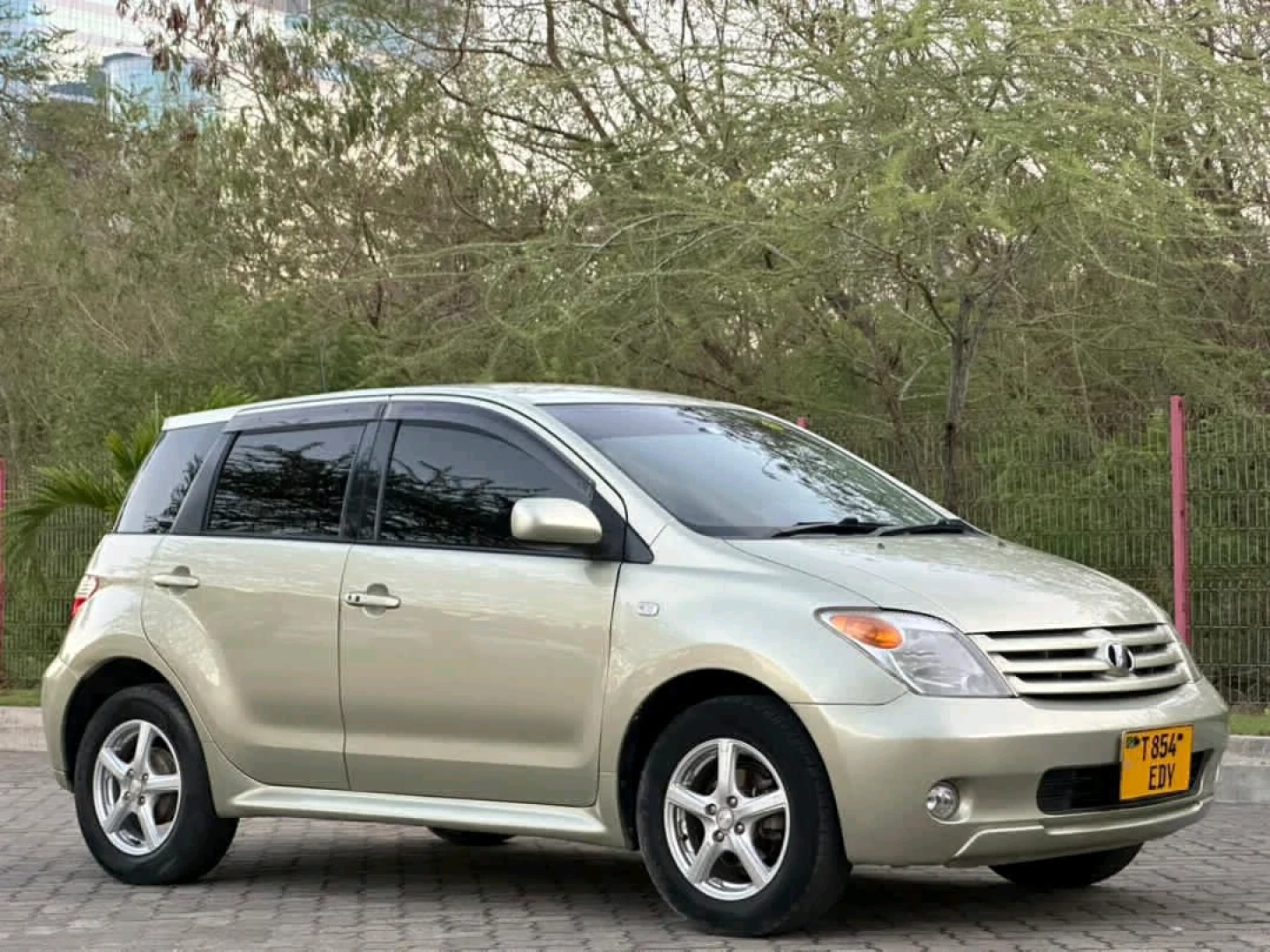Toyota Ist 2007, 1290cc, Full AC, Clean Condition thumbnail 2