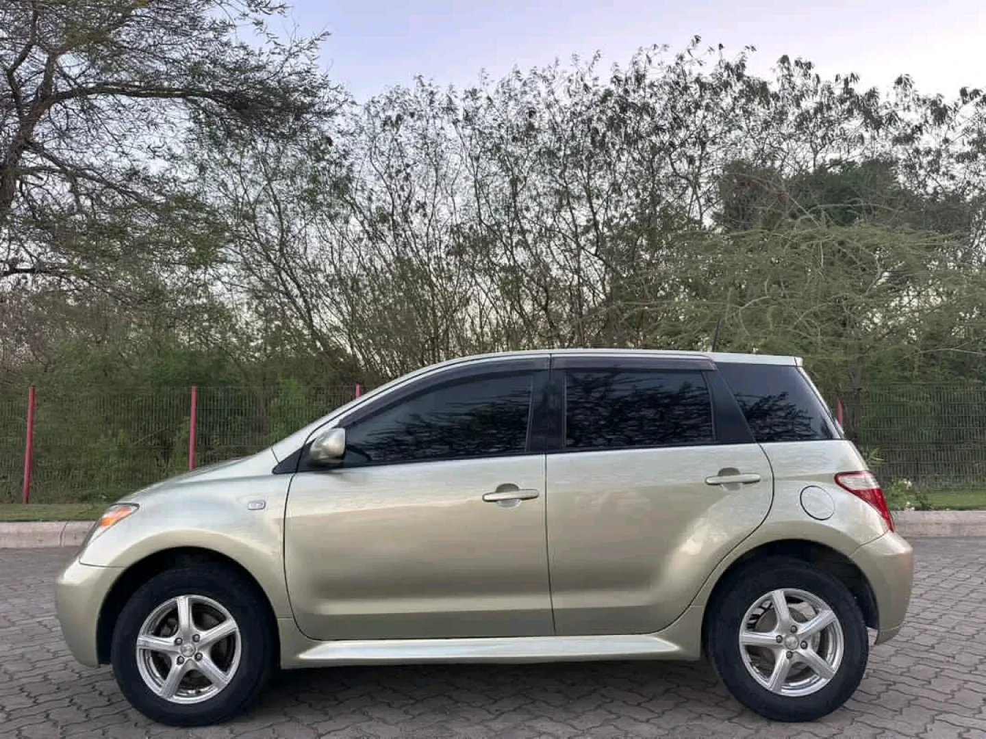 Toyota Ist 2007, 1290cc, Full AC, Clean Condition thumbnail 5