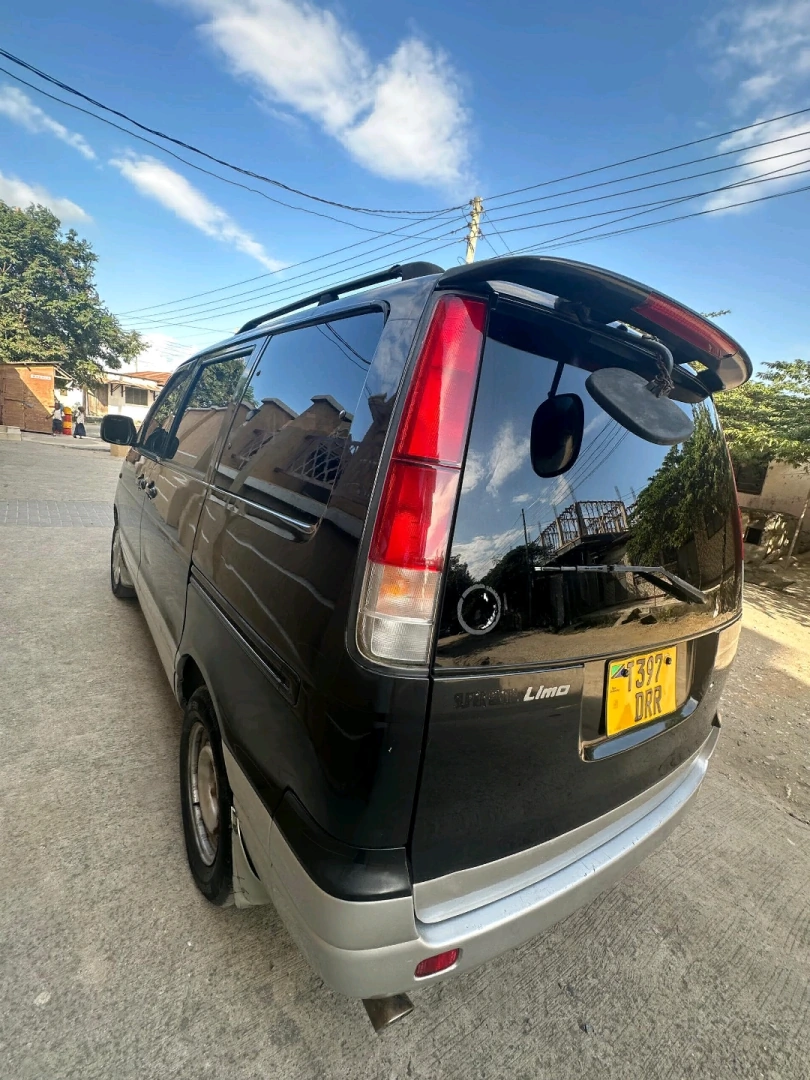 Toyota Noah S40 Super Extra Limo thumbnail 4