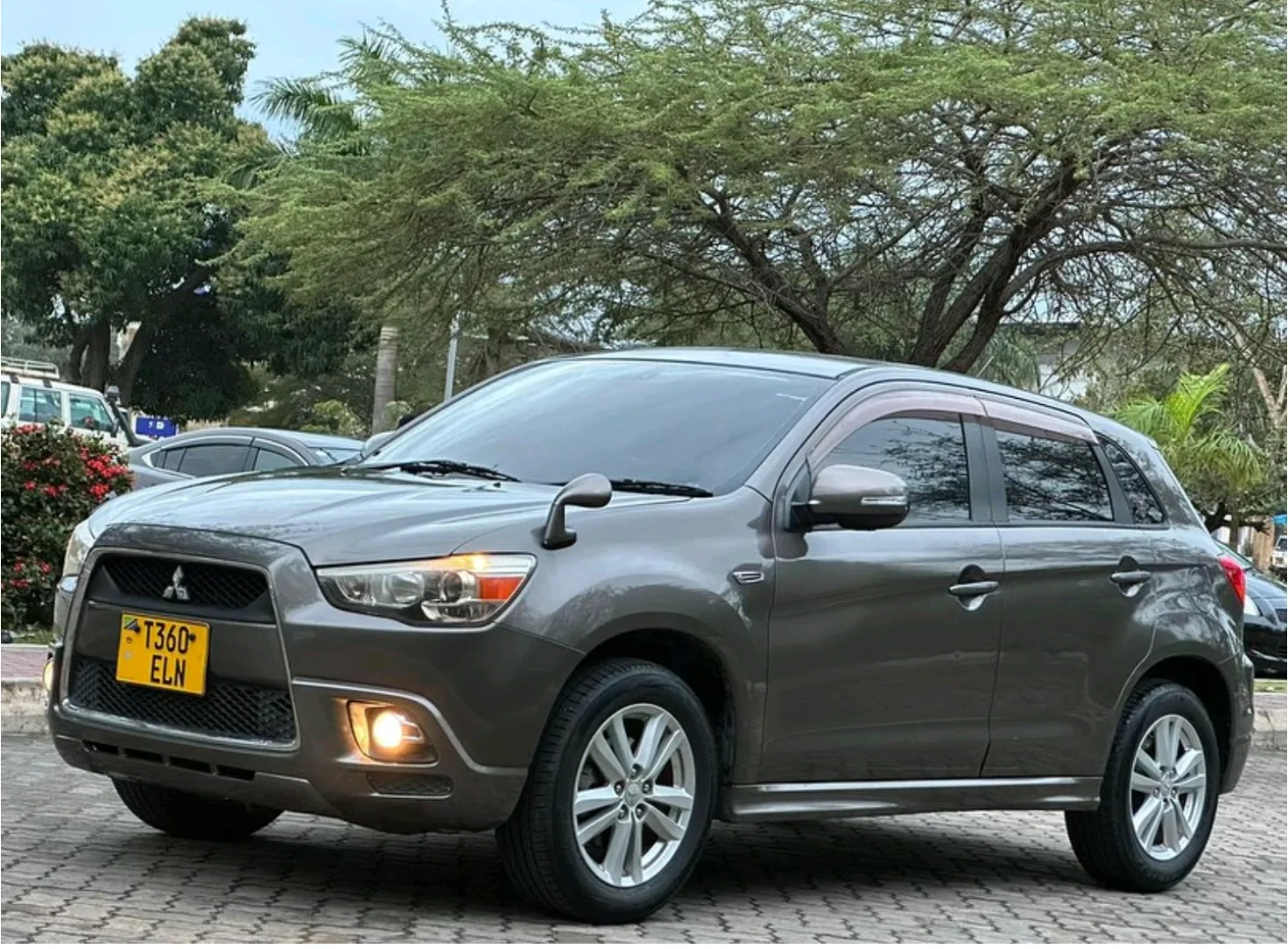 Mitsubishi RVR SUV 2010 Brown 1790 CC thumbnail 2