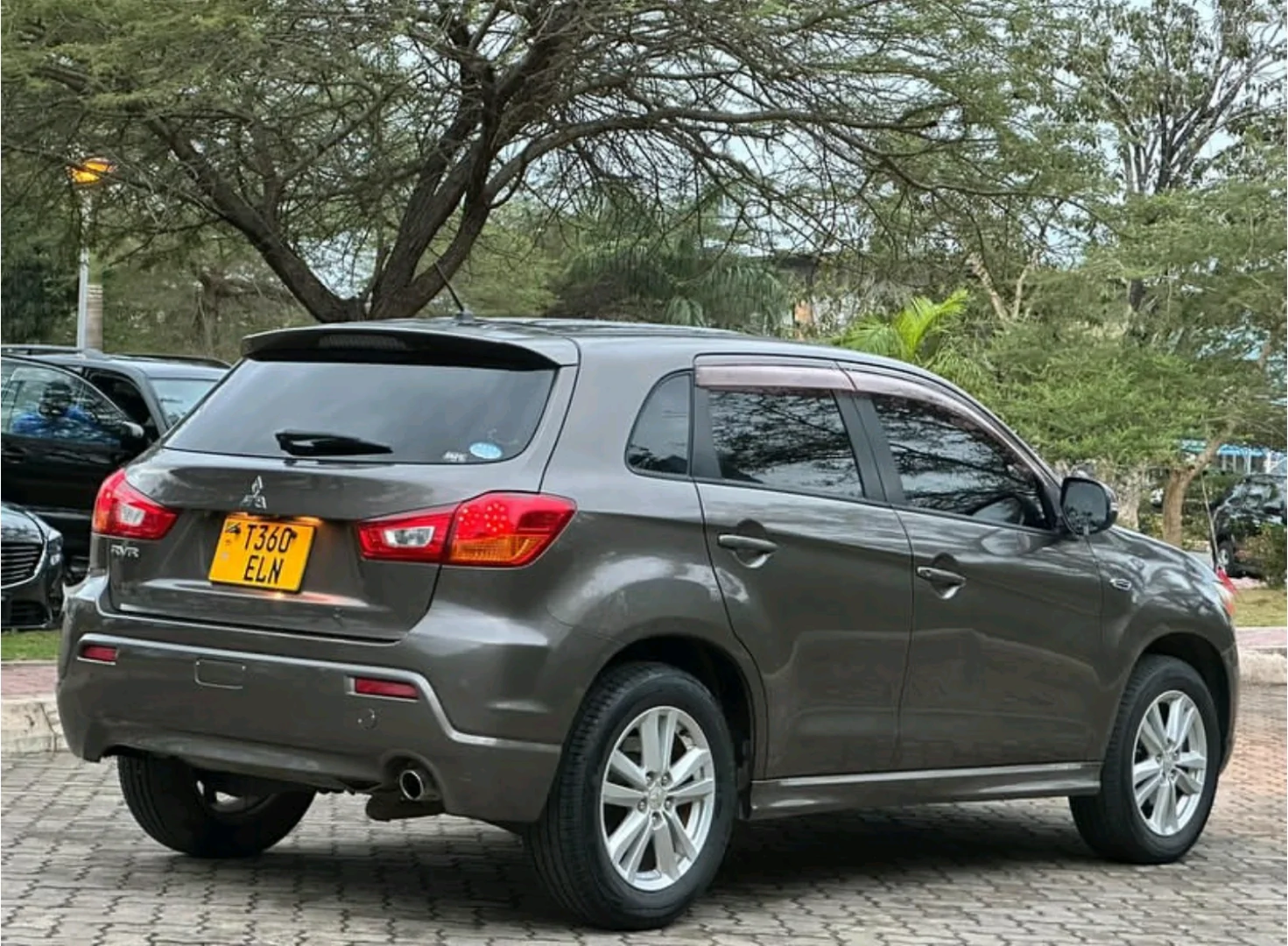 Mitsubishi RVR SUV 2010 Brown 1790 CC thumbnail 4