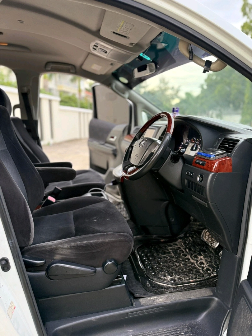 Used Toyota Vellfire Van 2011-2012 Low Mileage thumbnail 4