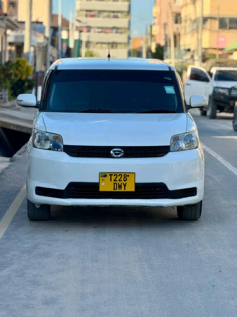 Toyota Rumion 2011 Pearl White