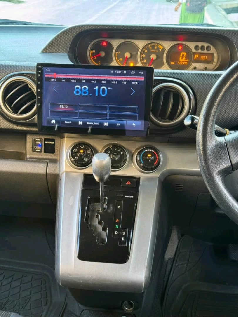 Toyota Rumion 2011 Pearl White thumbnail 8