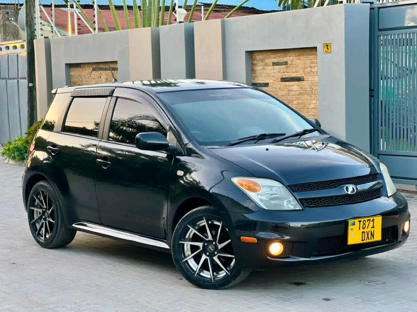 Toyota Ist 2006 Black Sedan (Reg DXN) thumbnail 3