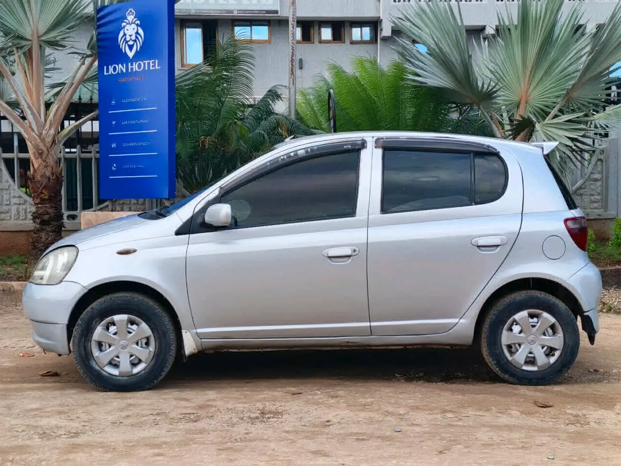 Toyota Vitz DNR