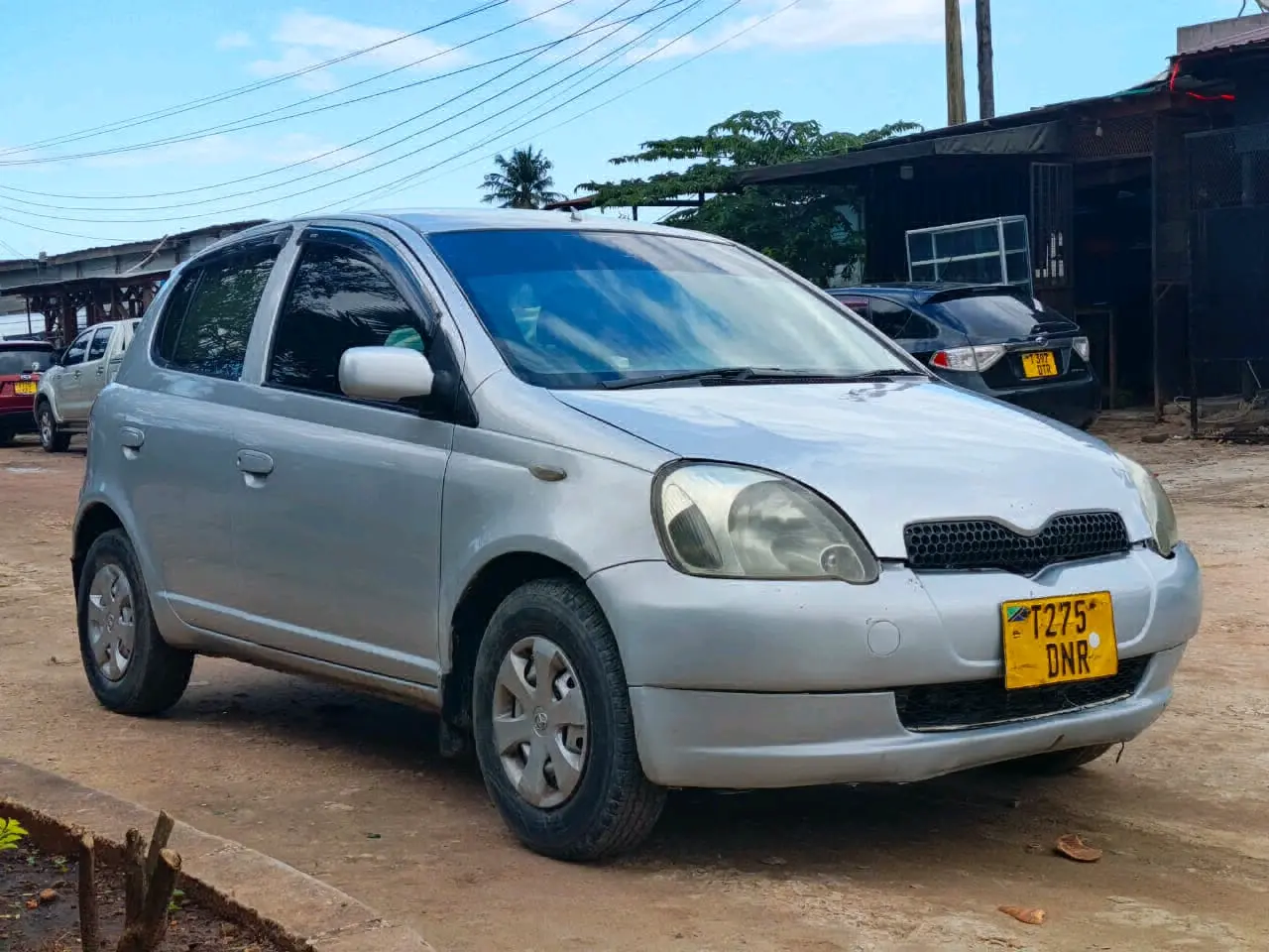 Toyota Vitz DNR thumbnail 2