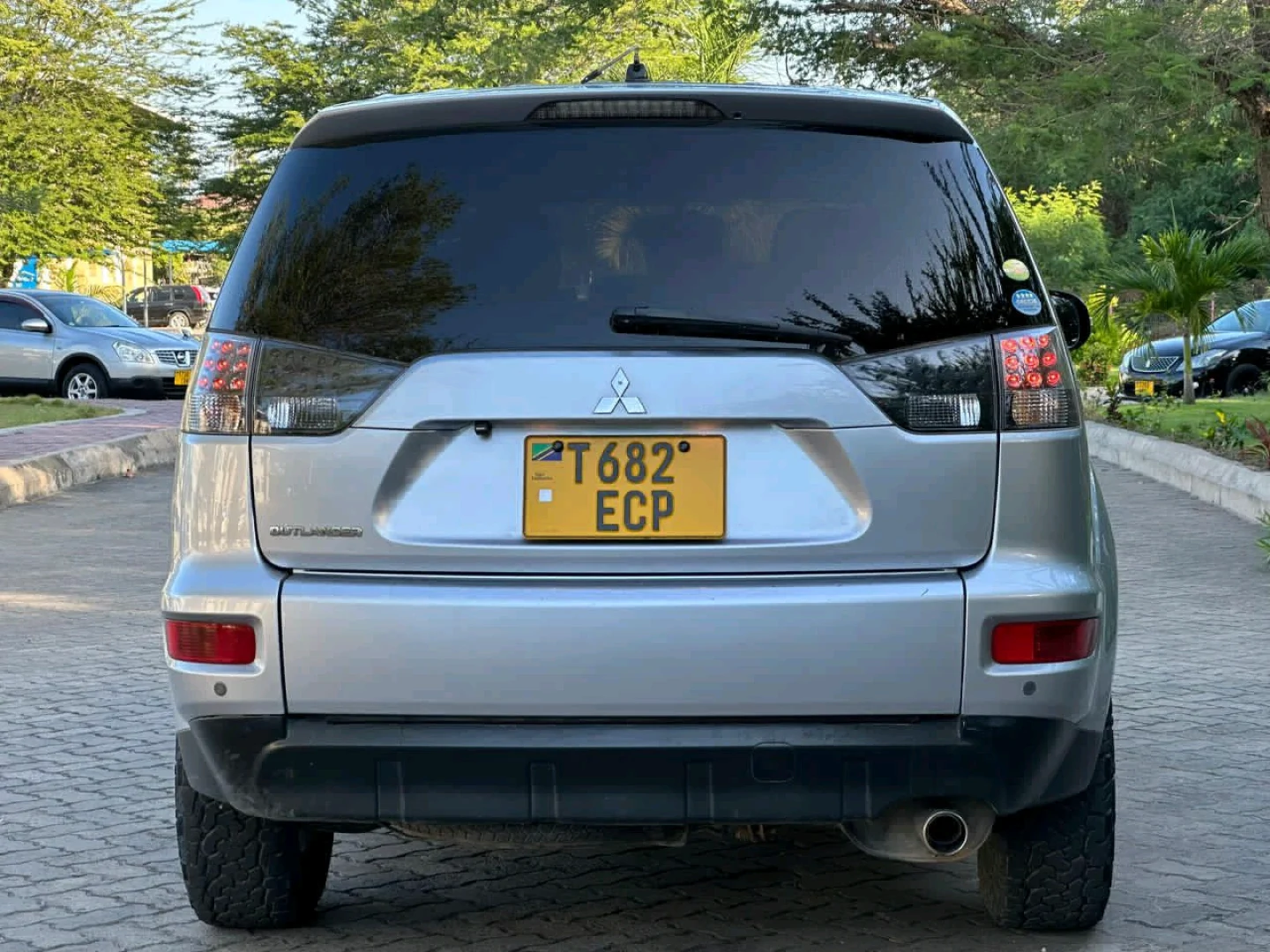 Used 2008 Mitsubishi Outlander SUV Silver thumbnail 2