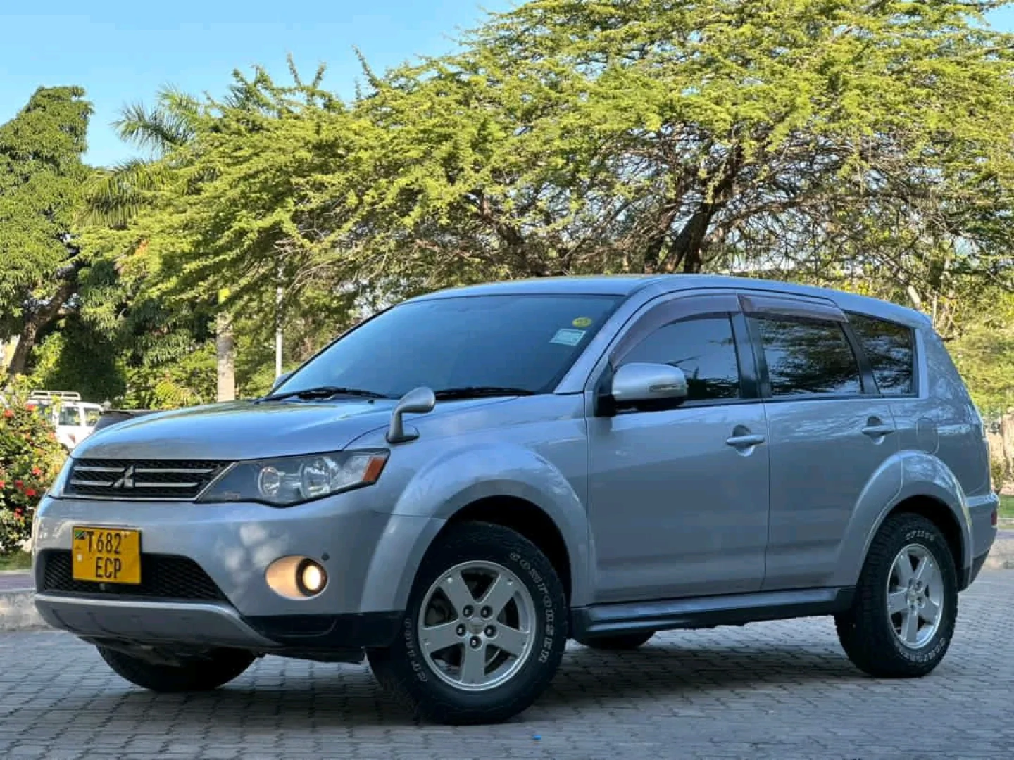 Used 2008 Mitsubishi Outlander SUV Silver thumbnail 3