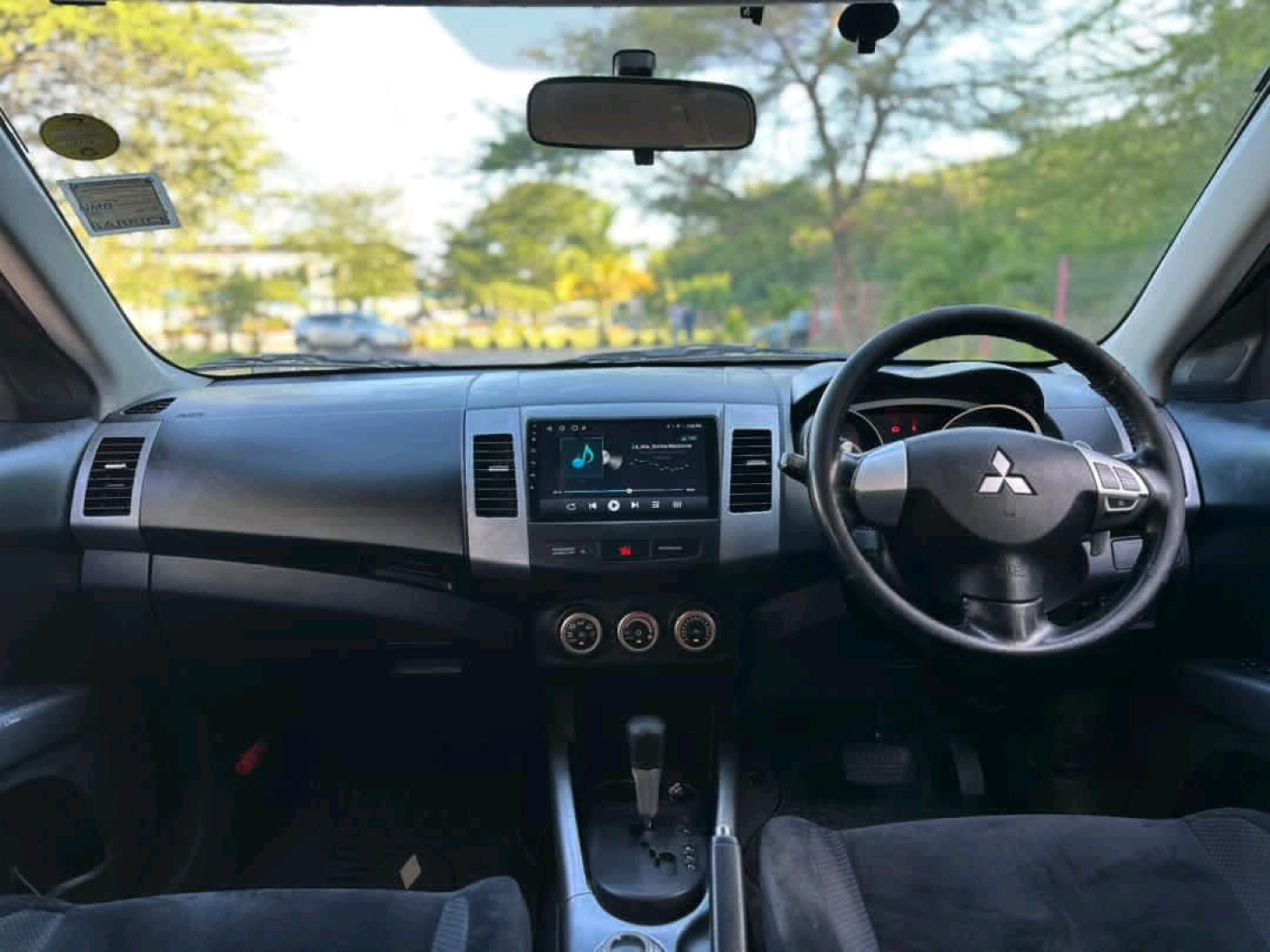Used 2008 Mitsubishi Outlander SUV Silver thumbnail 6