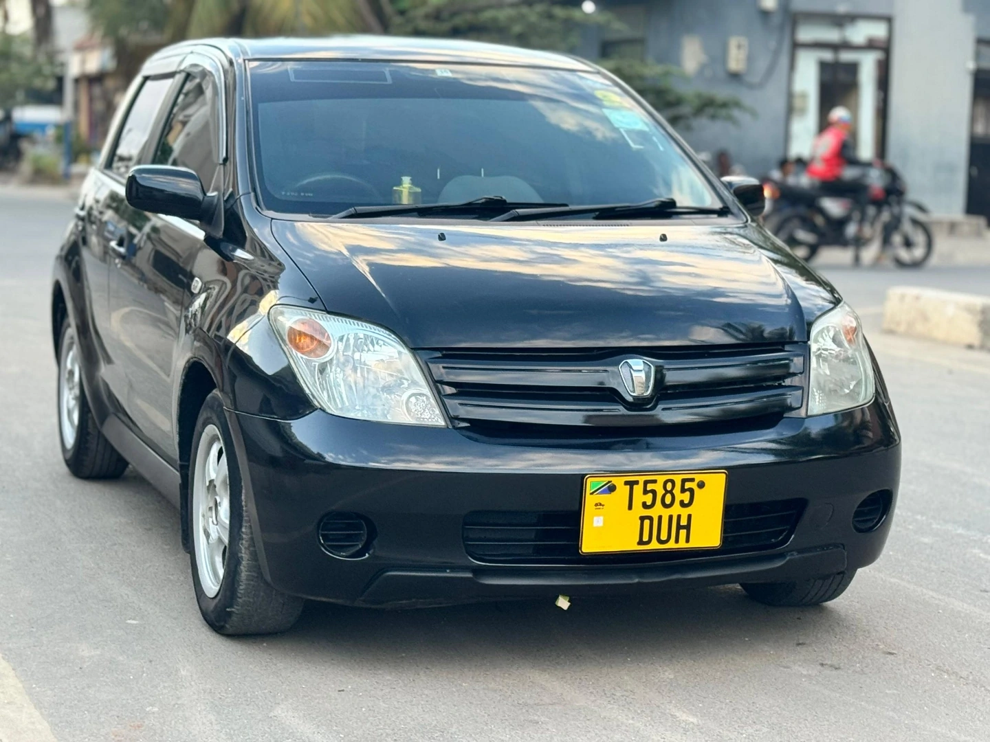 Black Toyota Ist 2004 Hatchback 1290cc